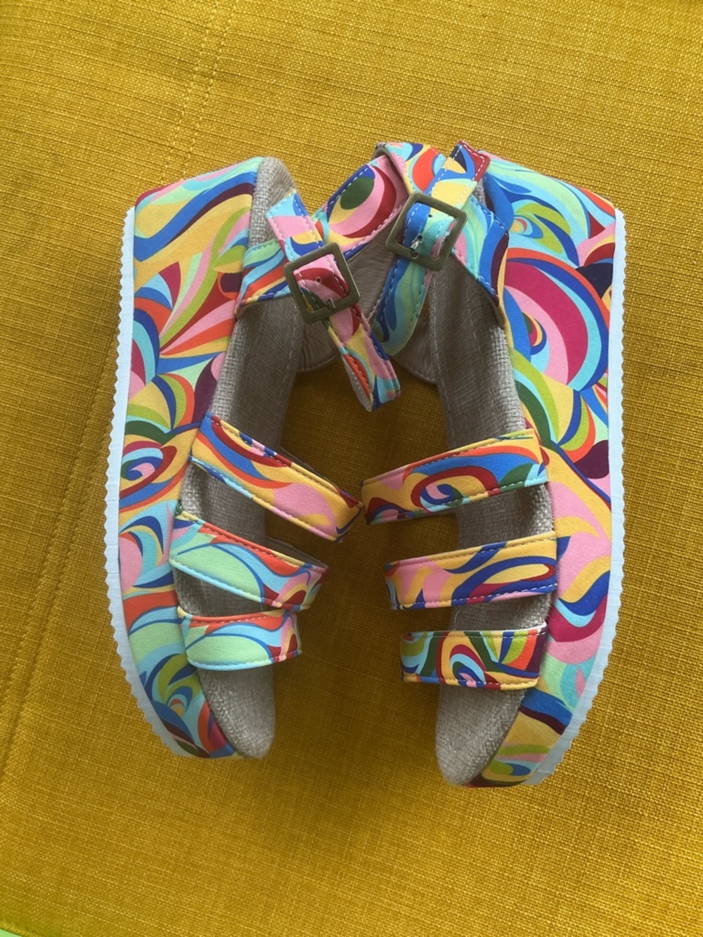 Ladies sandal in vibrant colors. Size 40  fits a 9.  Never worn. Fun shoe
